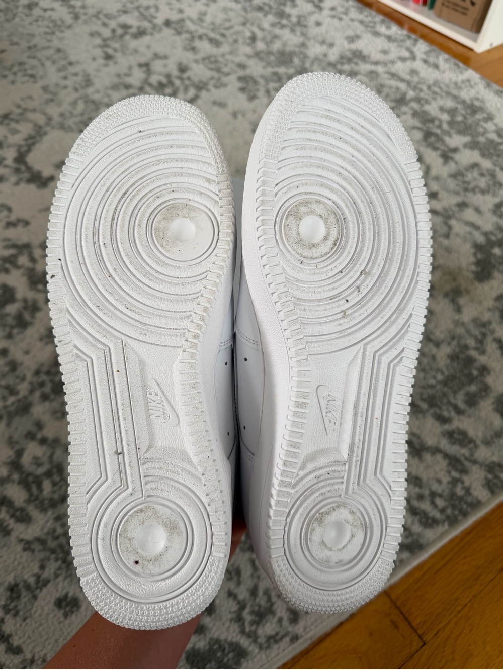 Nike Men's Low-Top Sneakers in White with Navy Accent Air Force 1 ‘07 - Picture 10 of 11